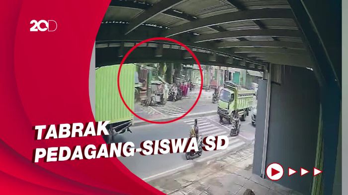 Detik-detik Kecelakaan Maut Truk Trailer di Bekasi