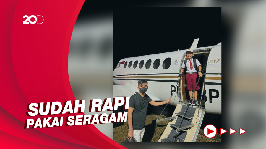 Momen Farel Prayoga Berangkat ke Sekolah Naik Jet Pribadi
