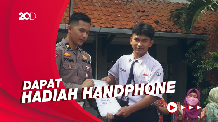 Siswa SMP Viral Bantu Amankan Bus Terbakar Diberi Hadiah oleh Kepolisian