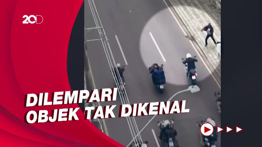 Presiden Brasil Dilempari saat Ikut Konvoi Motor
