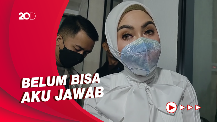Kata Syahrini soal Dikabarkan Program Bayi Tabung