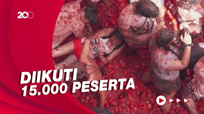 130 Ton Tomat Segar Dilempari Warga di Festival Tomatina Spanyol