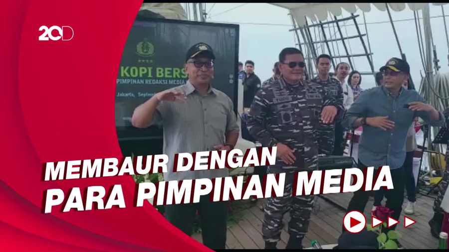 Goyang Bareng KSAL di Atas KRI Dewaruci di Joy Sailing