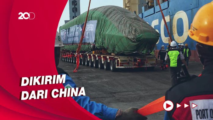 Penampakan Kereta Cepat Jakarta-Bandung Tiba di Tanjung Priok