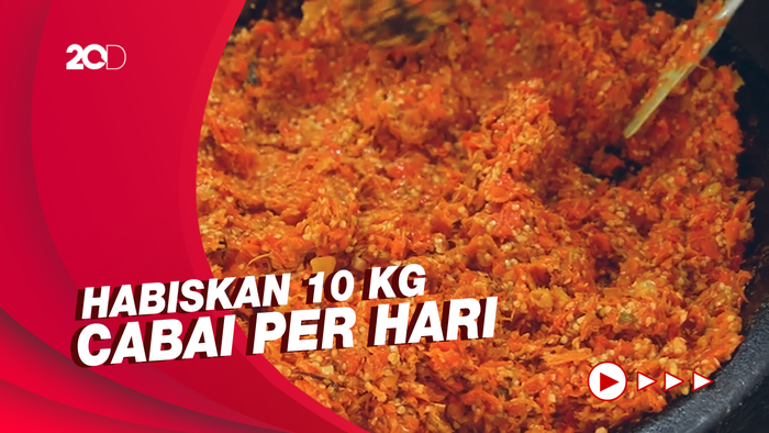 Bikin Laper: Ayam Sambel Meledak Ciputat, Pedasnya Bikin Nagih
