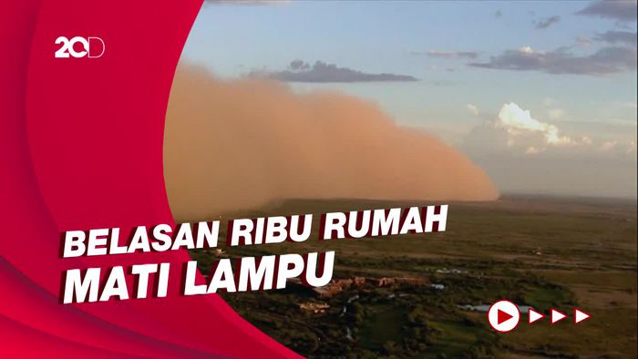 Penampakan Badai Pasir Selimuti Kota Chandler, Arizona