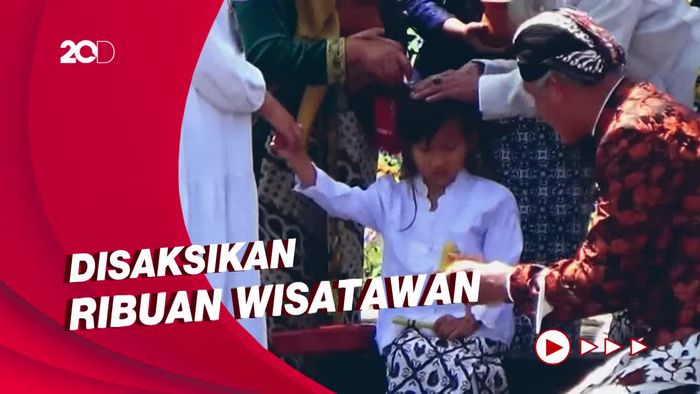 Momen Ritual Cukur Rambut Gimbal di Dieng Culture Festival