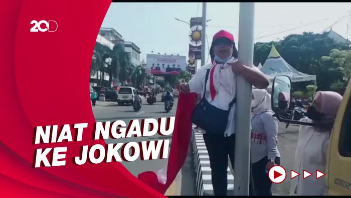 Momen Polisi Amankan Wanita saat Kedatangan Jokowi di Lampung