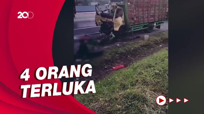 Penampakan Truk Bermuatan Ayam Tabrak Bus Primajasa di Tol Japek