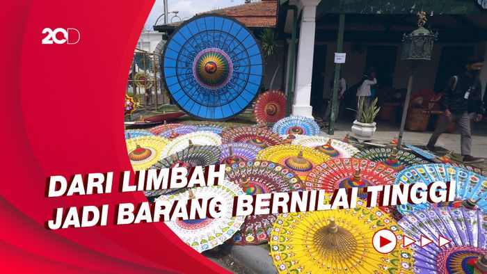 Komunitas UMKM Pati Sulap Limbah Alam Jadi Hiasan Payung