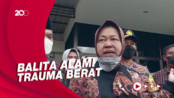 Mensos Risma Jenguk Balita yang Dianiaya Orang Tua Angkat di Blitar