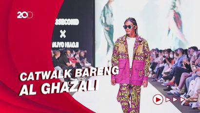  Aksi Bonge Catwalk di Jakarta Fashion and Food Festival