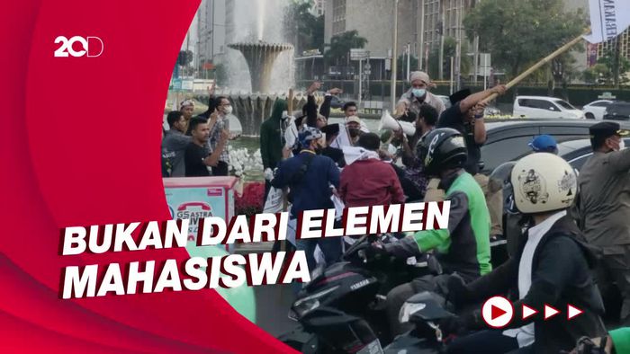 Polisi Amankan Sejumlah Pedemo Tolak Kenaikan BBM di Patung Kuda