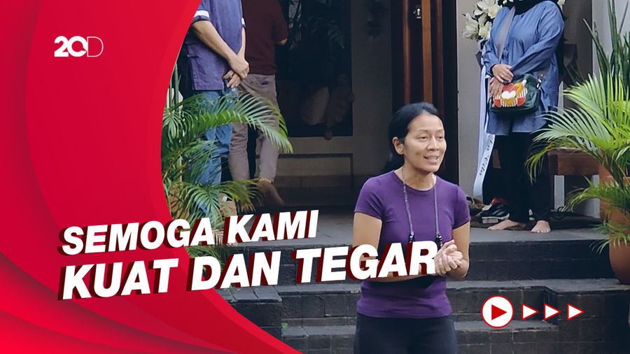 Ketegaran Dee Lestari Sampaikan Terima Kasih pada Para Pelayat