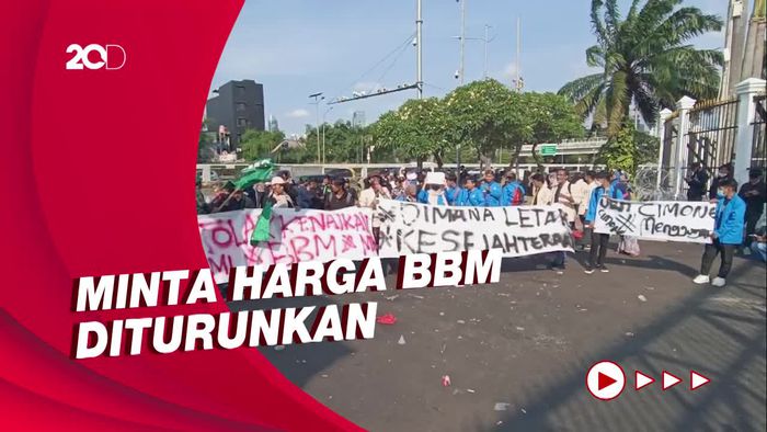 Demo Buruh Bubar, Giliran Mahasiswa Geruduk Gedung DPR RI