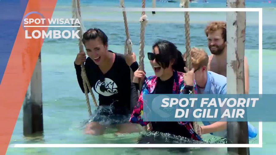 Mengabadikan Momen Bermain Ayunan di Tepi Pantai Gili Air Lombok