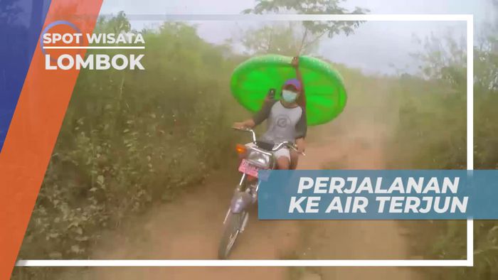 Naik Sepeda Motor Menuju Air Terjun Mangku Sakti Lombok