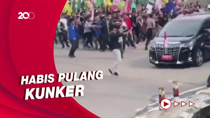 Detik-detik Mobil Maruf Amin Dihadang Massa Tolak Kenaikan BBM di Pelembang