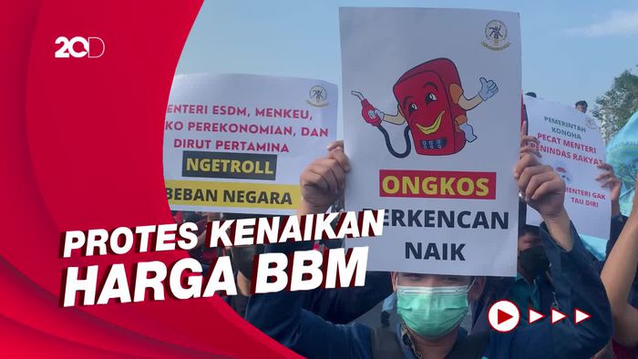 Demo Tolak Kenaikan Harga BBM, Mahasiswa Bakar Ban-Spanduk di Patung Kuda