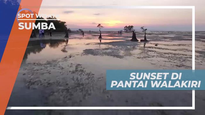 Panorama Indah Matahari Tenggelam di Pantai Walakiri Sumba