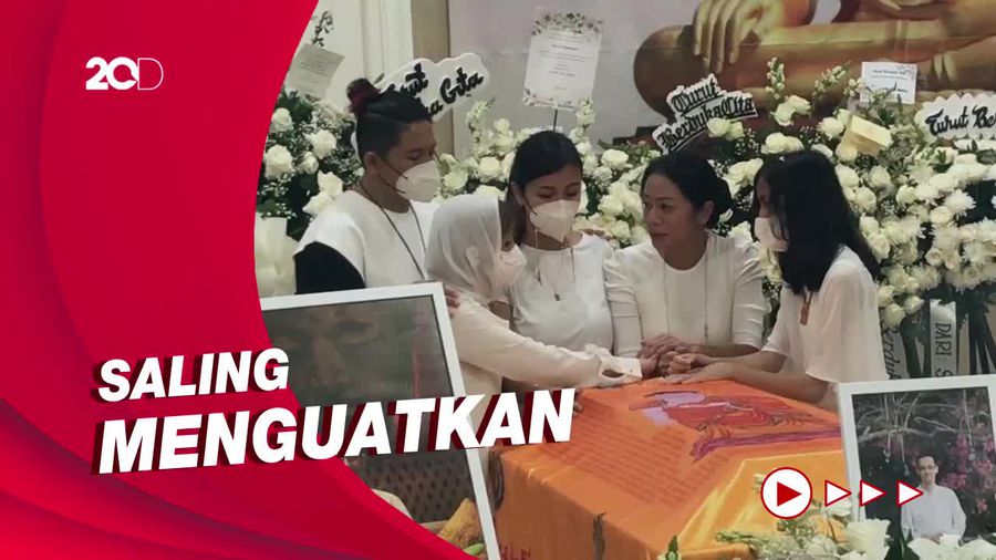 Tegarnya Keluarga Saat Proses Tutup Jenazah Reza Gunawan
