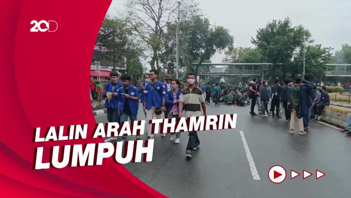 Demo di Patung Kuda Geser ke Kementerian ESDM, Massa Blokade Jalan