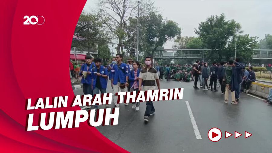 Demo di Patung Kuda Geser ke Kementerian ESDM, Massa Blokade Jalan