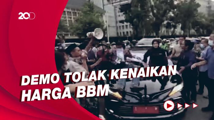 Mobil Dinas Walkot Cilegon Disandera Massa Berujung 6 Orang Tersangka
