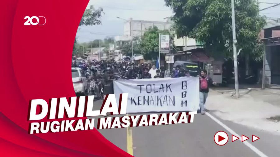 Demo Tolak BBM Naik, Mahasiswa Dorong Motor Sejauh 3 KM