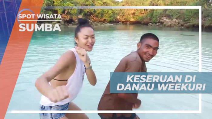 Menari Bersama di Tepi Danau Weekuri Sumba