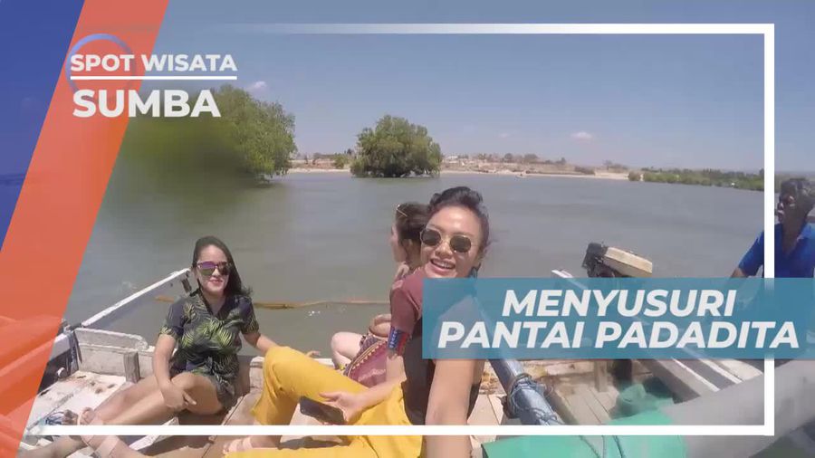 Berperahu Menyusuri Pantai Padadita Sumba Nusa Tenggara Timur