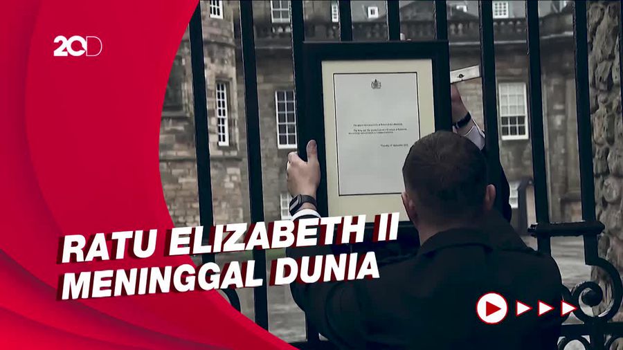 Pemberitahuan Resmi Kematian Ratu Elizabeth Ditempel di Istana Buckingham