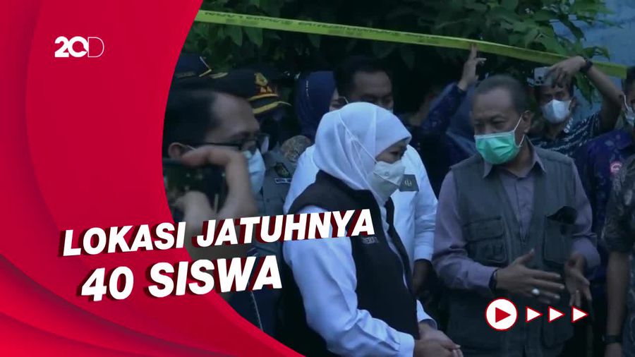 Khofifah Minta Bangun Pengganti Jembatan Gantung yang Putus di Probolinggo