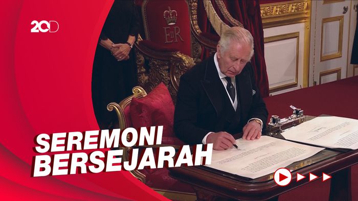 Ditemani Camilla dan William, Charles Resmi Jadi Raja Inggris