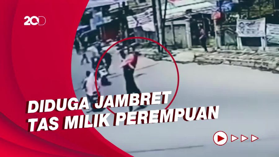 Detik-detik Diduga Jambret Diadang-Dilempari Traffic Cone oleh Warga