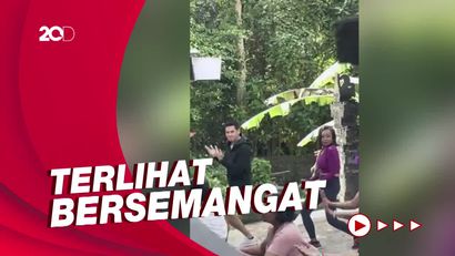 Momen Andrew White Senam Bareng Ibu-ibu Komplek Jadi Perhatian