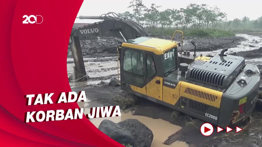 Banjir Lahar Gunung Semeru, 2 Alat Berat Terjebak di Sungai Leprak