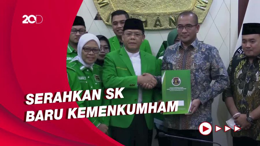 Plt Ketum PPP Mardiono Serahkan SK Baru Kemenkumham ke KPU
