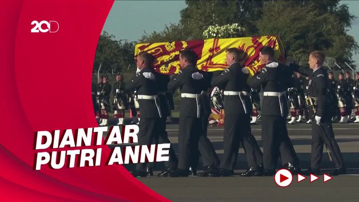 Momen Jenazah Ratu Elizabeth II Diterbangkan ke London