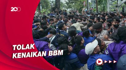 Demo Mahasiswa Tolak Kenaikan BBM di Patung Kuda