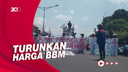 Protes BBM Naik, Pedemo di Majalengka Dorong Motor hingga Gedung DPRD