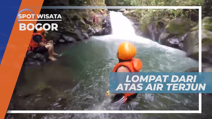 Uji Nyali Melompat Seru dari Atas Air Terjun, Bogor