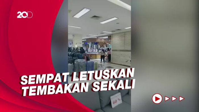 Kepanikan Pengunjung Saat Perampok Gasak Toko Emas di Tangsel