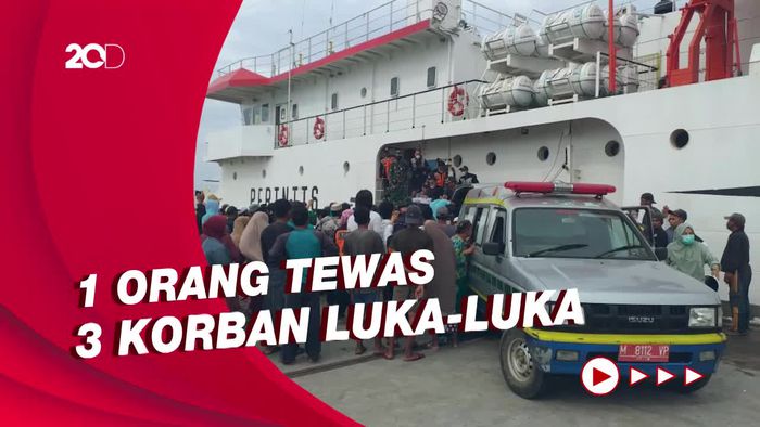 Dramatis! Detik-detik Evakuasi Penumpang Kapal Terbakar di Sumenep