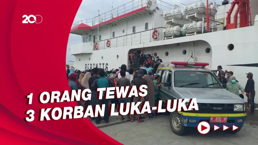 Dramatis! Detik-detik Evakuasi Penumpang Kapal Terbakar di Sumenep