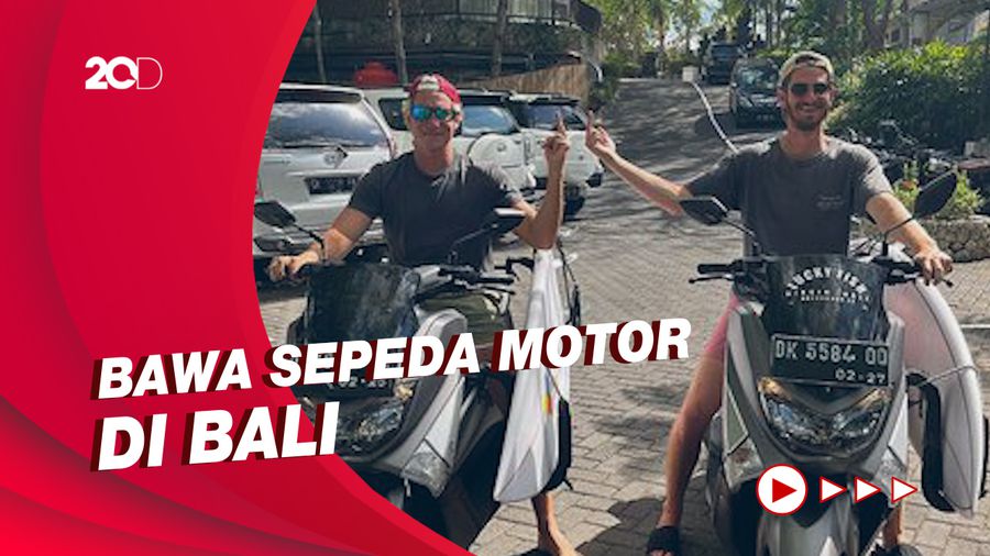 Momen Andrew Garfield Melokal di Bali