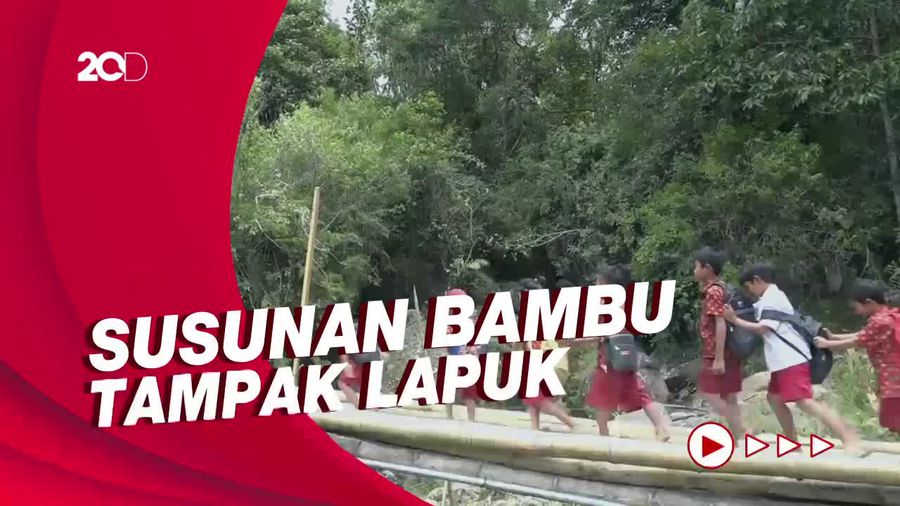 Siswa di Toraja Menantang Maut, Lewat Jembatan Reyot Demi ke Sekolah