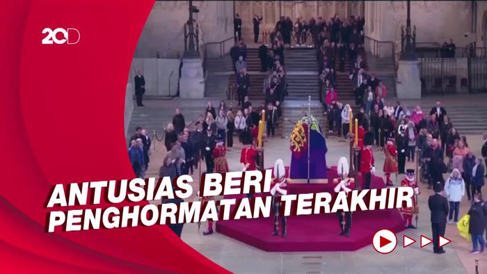 Melihat Lagi Antrean Siang-Malam Warga Melayat Ratu Elizabeth II