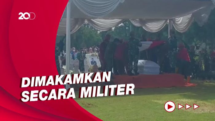 Momen Pemakaman Azyumardi Azra di TMP Kalibata
