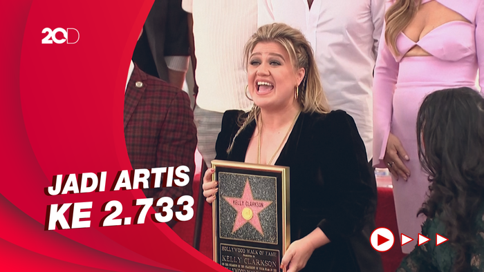 Keren! Kelly Clarkson Raih Bintang Walk of Fame